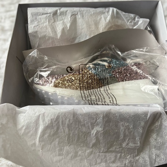 Steve Madden Glitter Cliff Sneakers *Limited Edition* - Picture 9 of 12